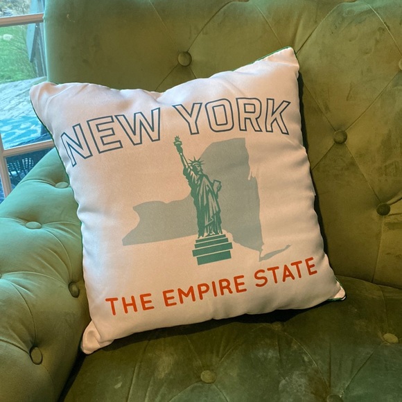 🗽Throw Pillow • New York ‘TheEmpireState’ Lady Liberty • NWT • Reversible • NWT - Picture 5 of 10